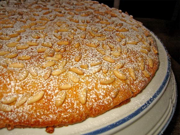 La ricetta originale della torta della nonna con pinoli